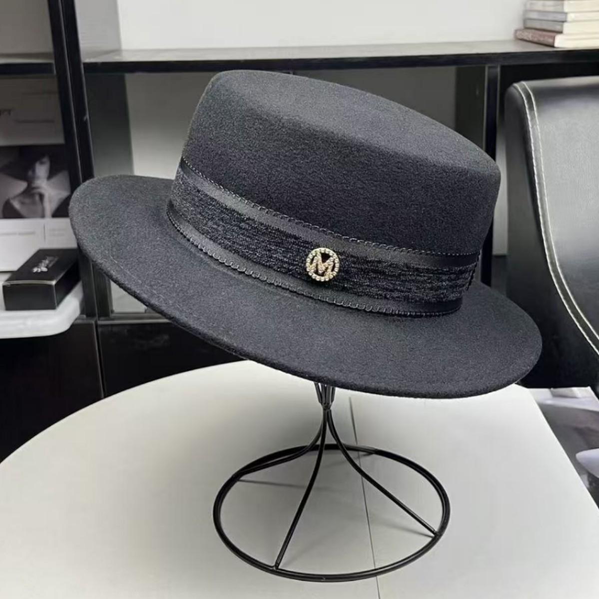 

Wind fashion versatile flat hat autumn and winter wool hat women s outdoor leisure tide street shot top hat adjustable (55-58cm) чёрный