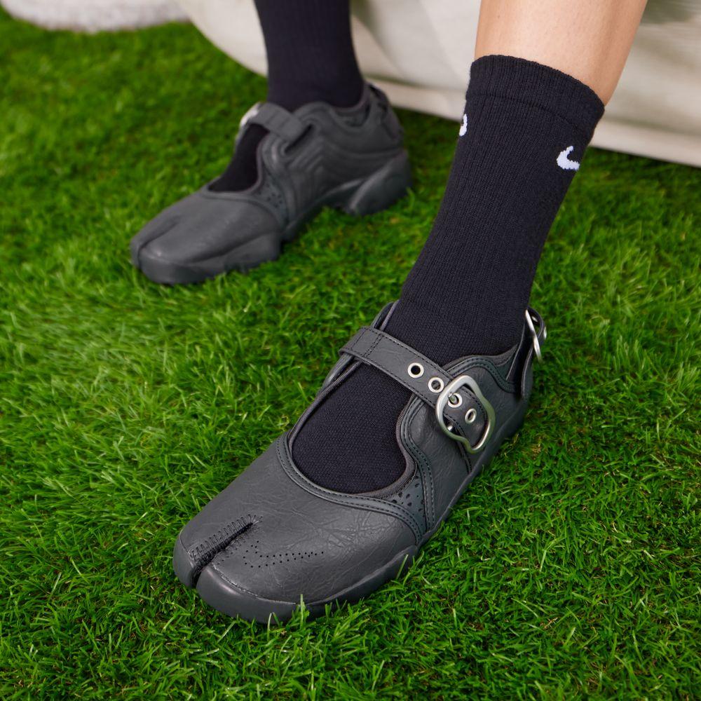 Nike Women's Anthracite/Silver Air Rift Leather Metallic ('S) Cm