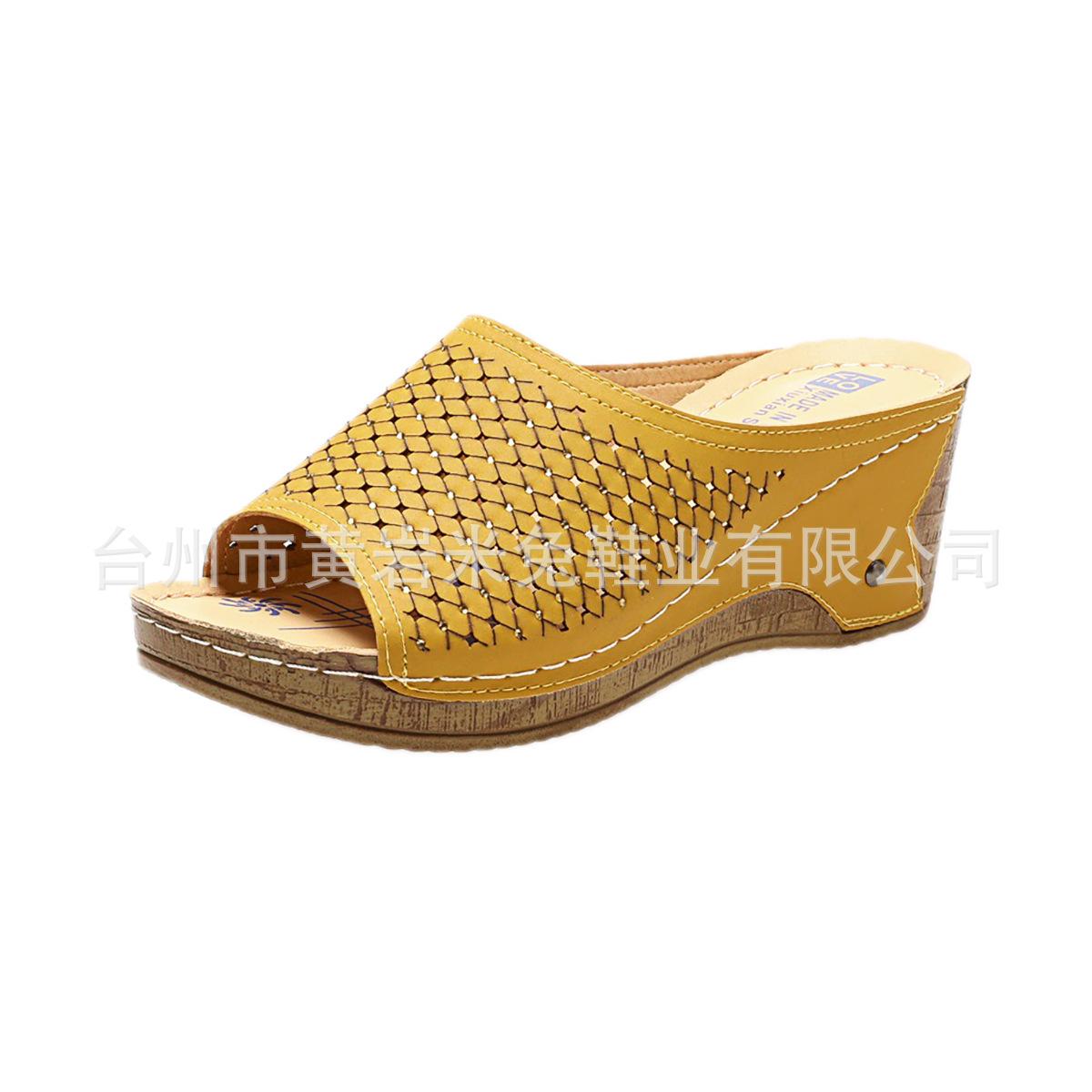 

Летние толстоподошвенные туфли на танкетке с открытым носком, крутые шлепанцы женские большого размера, с горячими бриллиантами и заклепками, на среднем каблуке, с перфорацией, для улицы 43 имбирный