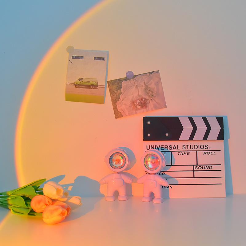 Astronaut Sunset Atmosphere Lamp - Starry Sky Projector Gift