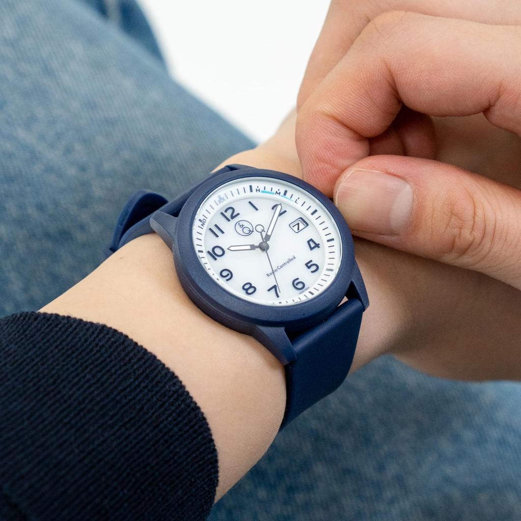 Citizen Q&Q Smile Solar Radio Wave Watch D08A-003VK 10 ATM Water Resistant Analog Urethane Band Men Navy