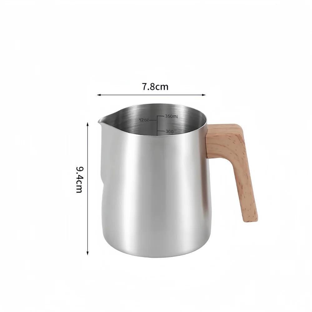 Jarra Jarra para Espumar Leche de Café Acero Inoxidable 304 Báscula de Precisión Mango con Textura de Madera Antiescaldado Utensilios de Café Profesionales