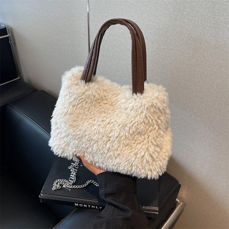 

Плюшевая сумка женская большой вместимости 2025 новая осенне-зимняя повседневная сумка-мессенджер на цепочке женская пушистая сумка для рук