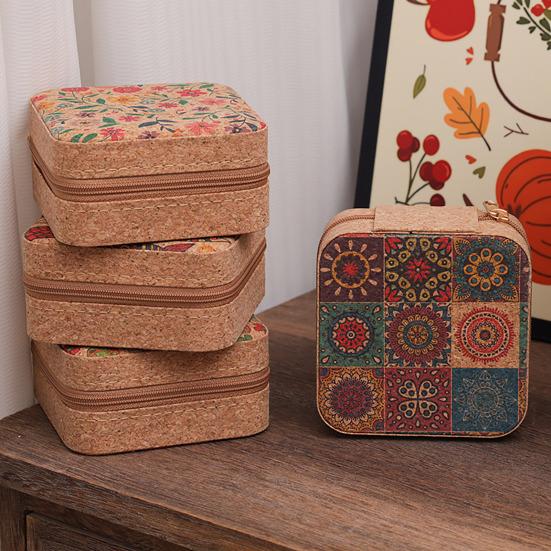 Retro Jewelry Case Portable Travel Jewelry Box Small Jewelry Organizer with Removable Divider Hooks for Earrings Rings Necklaces