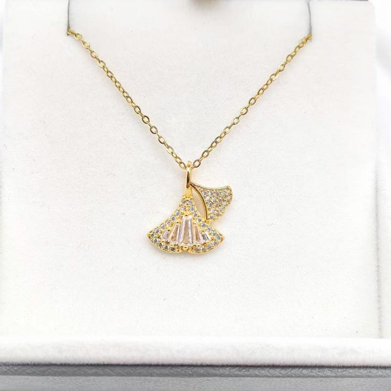 1 Pcs Fashion Copper Pendant with Zircon Leaf Necklace Women's Clavicle Chain Girls' Elegant Accessories