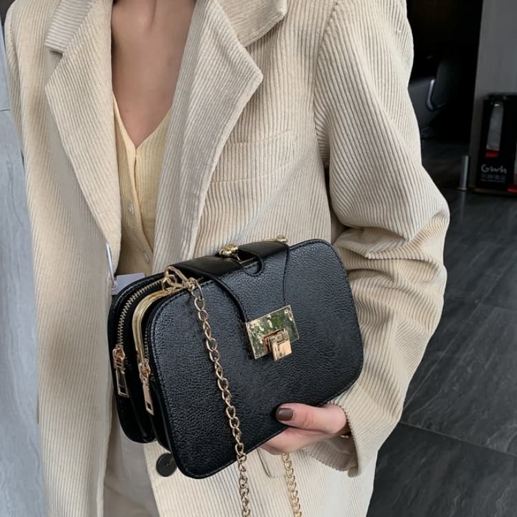 

Новая цепочка маленькая квадратная сумка женская на плечо сумка-мессенджер 21.5*10*14cm чёрный