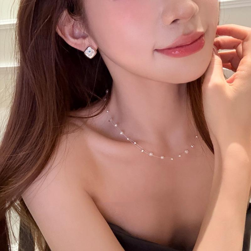 Elegant Geometric Four-Leaf Mother-of-Pearl Stud Earrings for Women