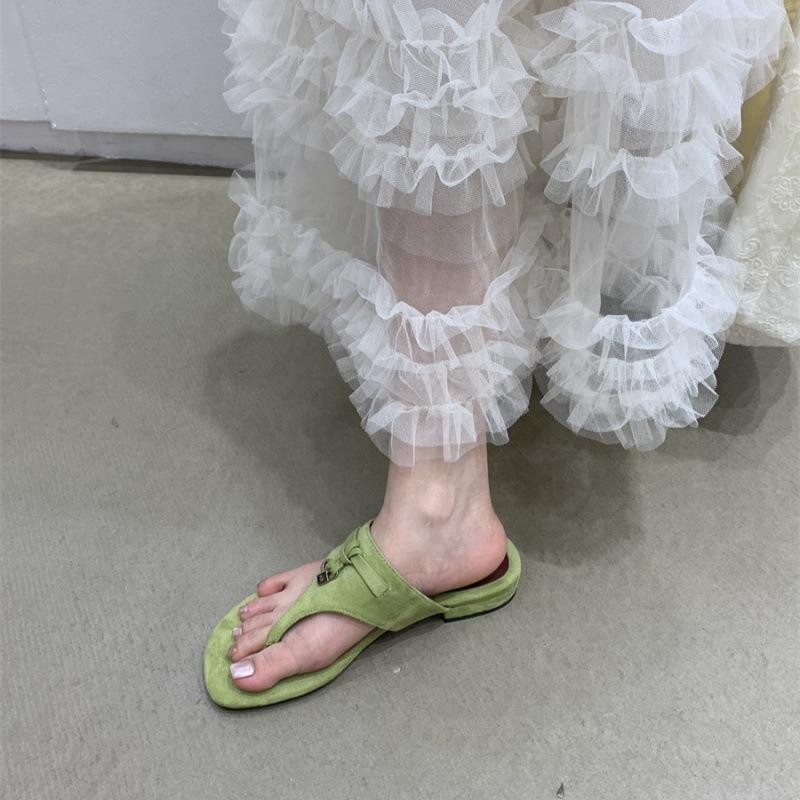 Xiaoxiangfeng girl with skirt toe flip-flops shoes women's summer wear 2025 new pinch foot flat bottom cool slippers