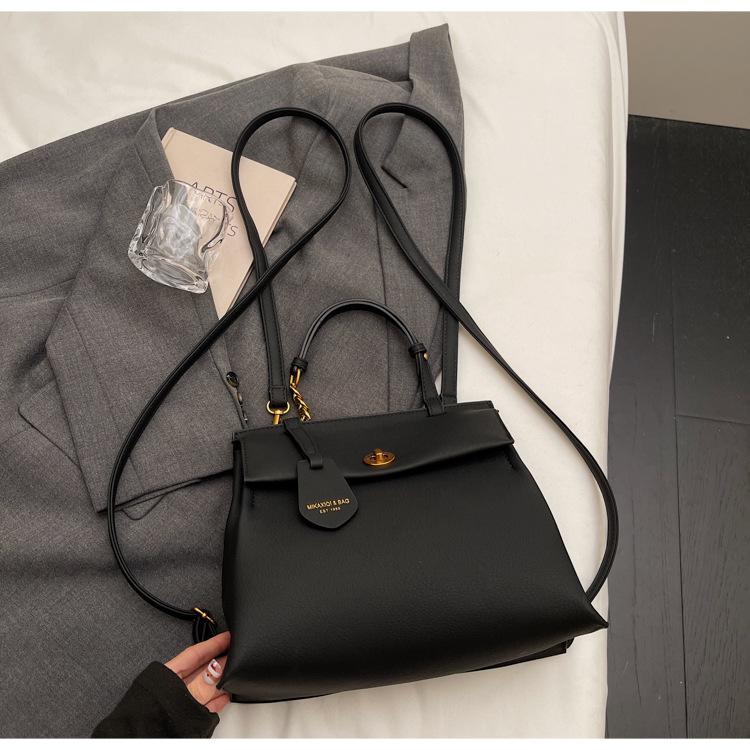 Retro large-capacity backpack women s 2025 new casual portable Korean version schoolbag popular fashion shoulder bag backpack