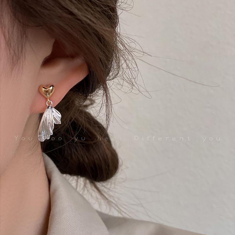 2025 Luxury Flower Shell Pearl Stud Earrings: Elegant Niche Design for Women