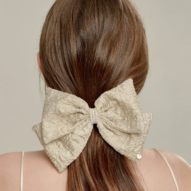 BESTY Fluffy Pearl Ribbon Pin