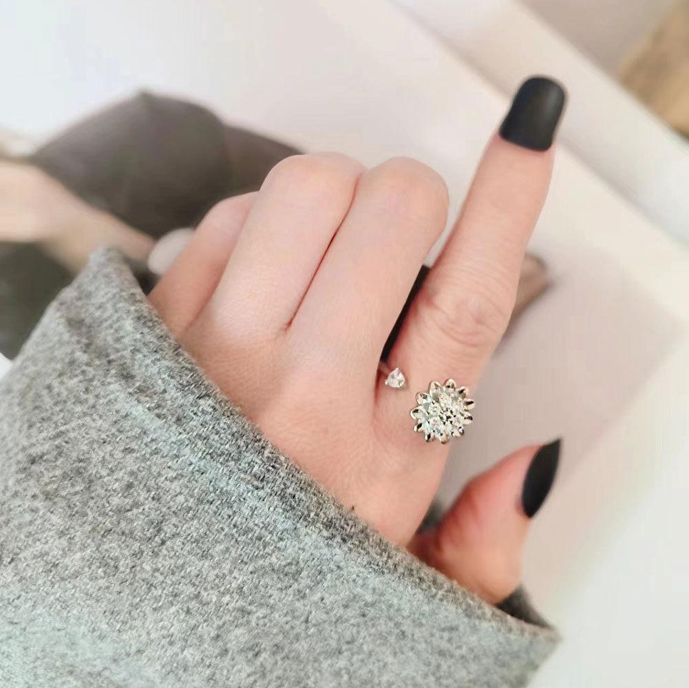 Sunflower Rotating Open Ring For Women Minimalist Daisy Design Adjustable Finger Band Fashion Jewelry Accessory