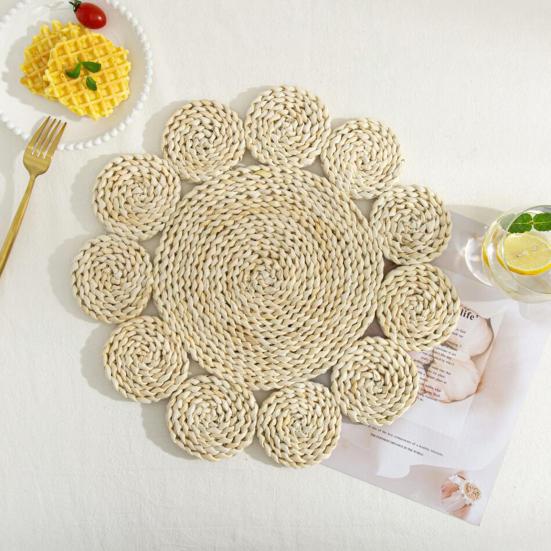 Cup Coaster Flower-shaped Hear Resistant Straw Handmade Woven Exquisite Table Cup Mats for Home