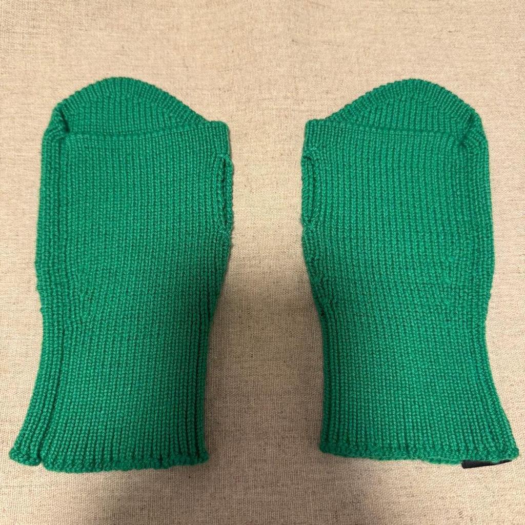 Used Arrows custom made BATONER SOLID hand warmer gloves green