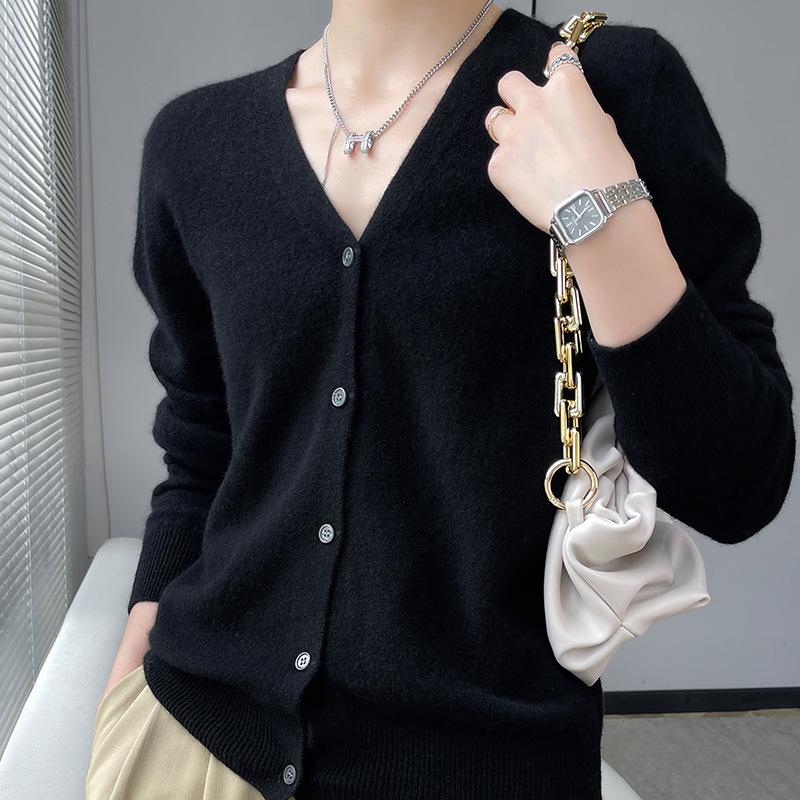 Autumn/Winter 2023 Women's Pure Wool Knit Cardigan Coat with V-Neck and Long Sleeves.