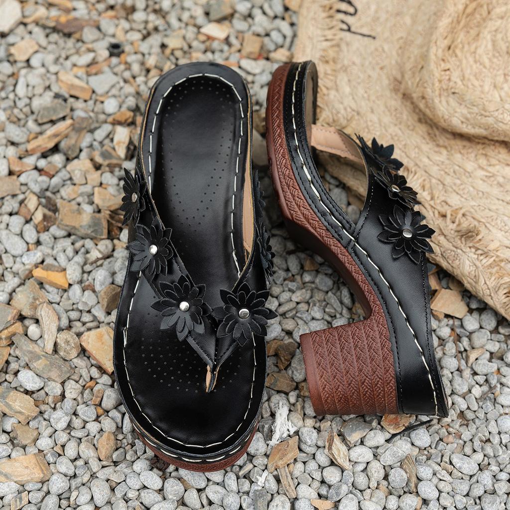 Fashion New Women's High Heel Slippers Casual Flower Hollow Wedge Beach Shoes Outdoor Platform Comfortable Non-slip Sandals Plus Size 43
