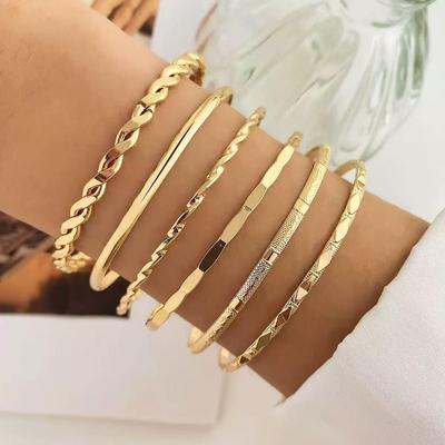 Europäischer & Amerikanischer Grenzüberschreitender Glatte Oberfläche Hand Schmuck: 6-teiliges unregelmäßiges Armband-Set für Damen & Herren mit einem hochwertigen natürlichen Gefühl