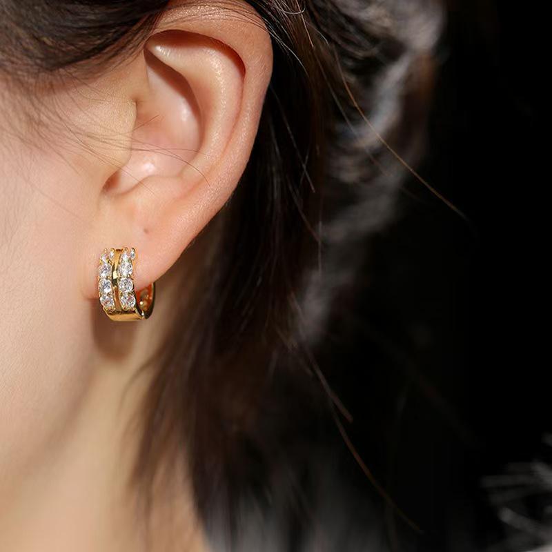 Elegant European & American Gold Zirconia Earrings: Niche, Versatile, Simple Luxury Design