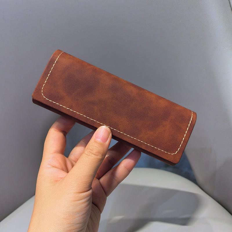 

Простой Ретро Высококлассный Портативный Футляр для Очков: Прочный, устойчивый к давлению и падениям чехол для хранения очков и солнцезащитных очков коричневый