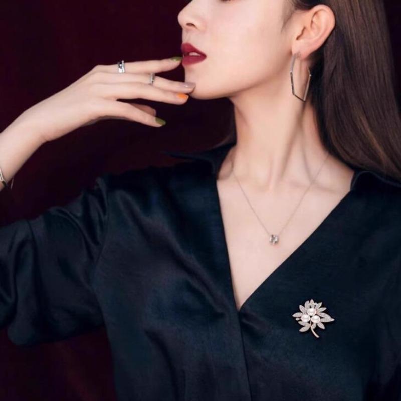 1Pc Simple Leaves Brooch for Women Men Chic Pearl Leaf Brooches Pins Jewelry Trendy Accessories Summer Holiday Gifts