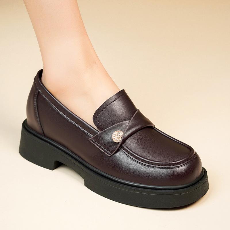 

Женские туфли на толстой подошве с круглым носком из мягкой кожи с золотой монетой, весенне-осенние, черные, в стиле винд, маленькие кожаные туфли 40 коричневый