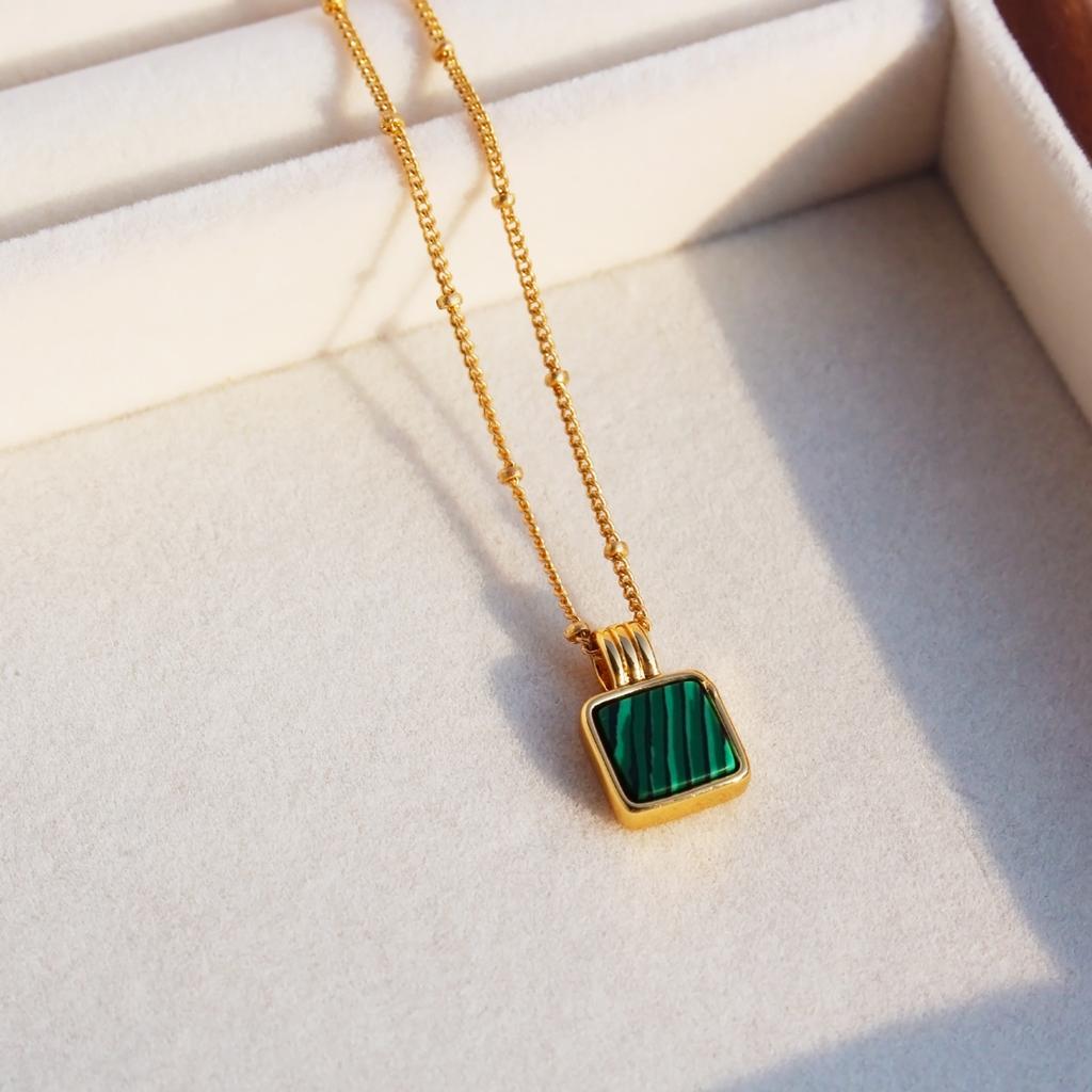 Star Same Square Malachite White Butterfly Shell Pendant Necklace Exquisite Small Gold Bead Fine Chain Collarbone Chain 749