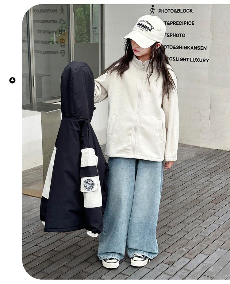 Girls' 2025 Three-in-One Windbreaker: Waterproof, Windproof, and Thickened for Autumn and Winter. Loose-fitting, Trendy Outdoor Coat.