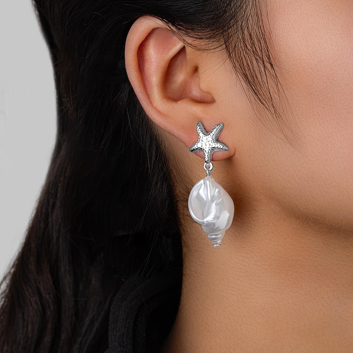 

1 Pair of Beachy Resin Seashell Pendant Metal Starfish Women s Everyday Versatile Holiday Accessory