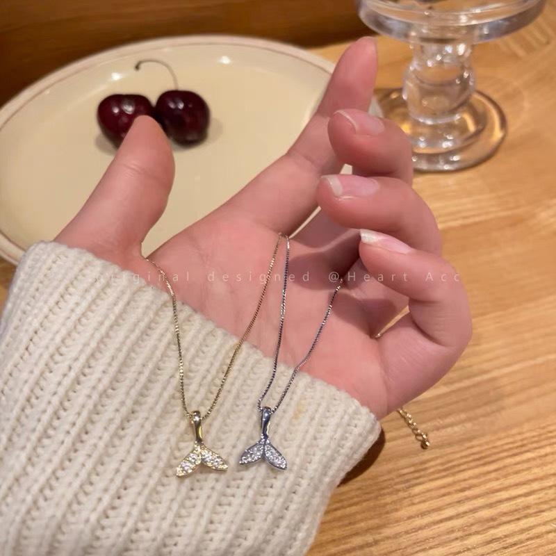 Women's Gold Fishtail Pendant Necklace - Trendy Luxury Clavicle Chain