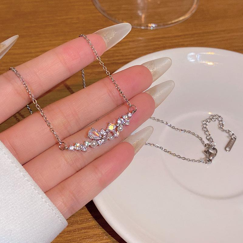 High-end Super Flash Zircon Titanium Steel Necklace Women's Versatile Niche Temperament Silver Collarbone Chain Internet Celebrity New Accessories