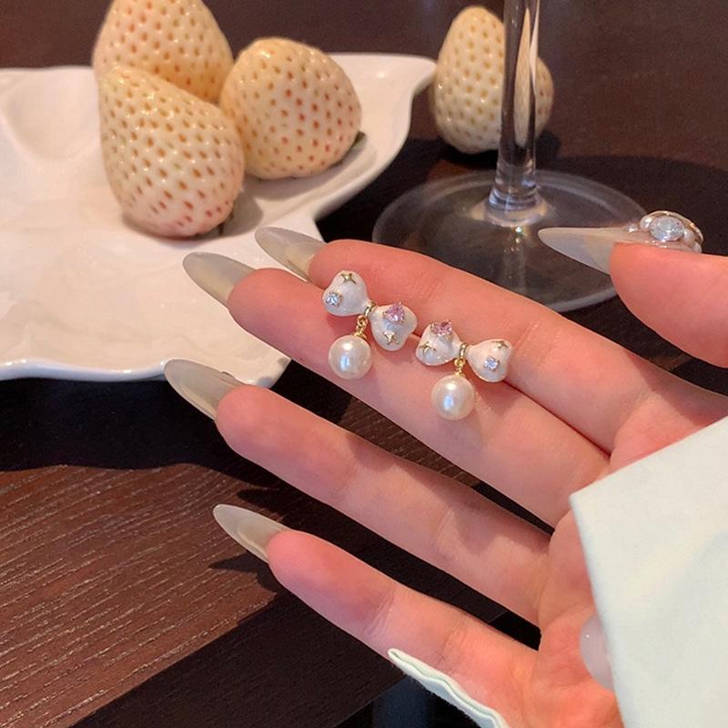 

Серьги-пусеты с бантиком и жемчугом в милом и крутом стиле с масляной эмалью, женские, легкая роскошь, элегантные, в стиле ретро, для личности, модные, универсальные