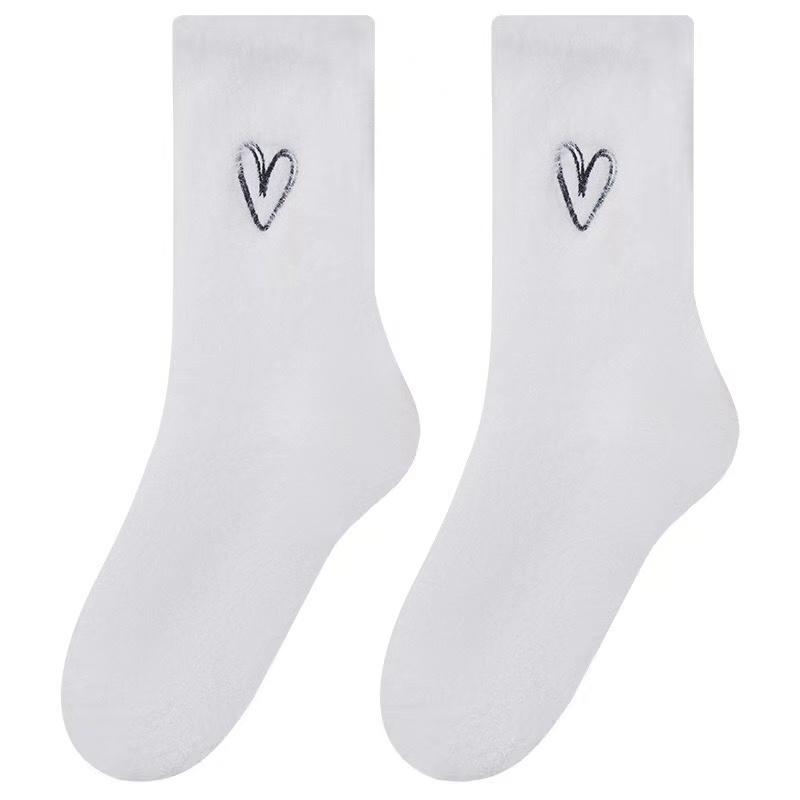 Embroidered Medium Length Socks Women's Autumn Fashion Love Fresh Sweat Absorbing Breathable Black White Girl Socks