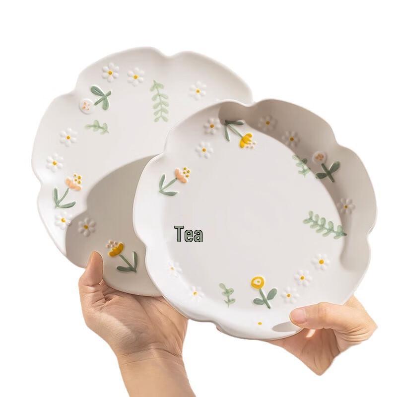 Love and Peace Embossed Daisy 18-Piece Dinnerware Set with Casserole