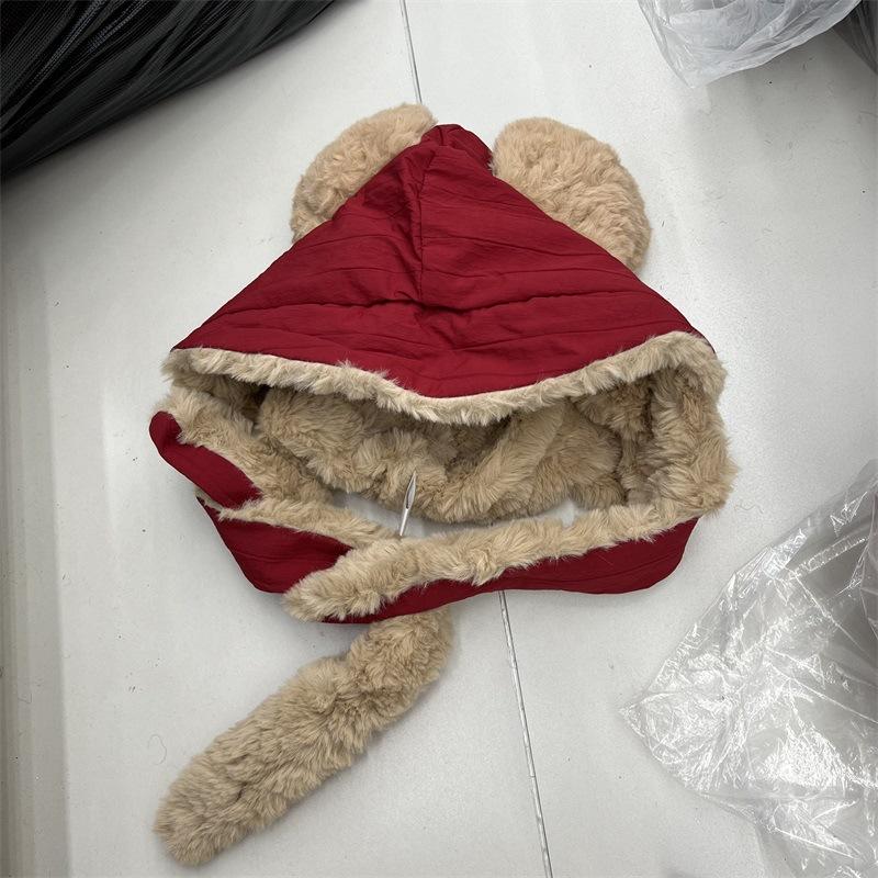 

Милая шапка-медвежонок зимняя флисовая утолщенная с ушками плюшевая шапка ремешок сумка защита головы и шеи шапка-ушанка ветрозащитная и морозостойкая M（56—58cm） красный