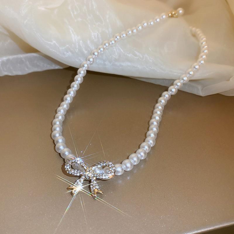 French Inlaid Diamond Pearl Flower Necklace: Elegant Light Luxury, Versatile Clavicle Chain, High-End Jewelry