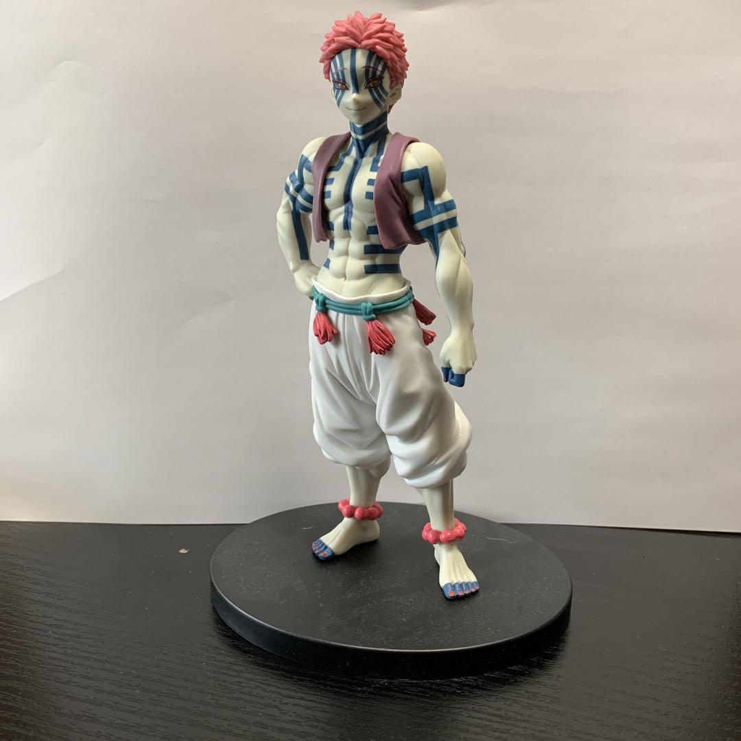 

[USED] Figure set (three Akaza figures, one Kibutsuji figure)