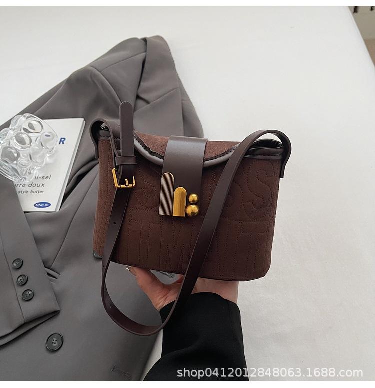 

Niche fashion matte mini box bag 2025 winter new retro trendy shoulder bag premium messenger bag