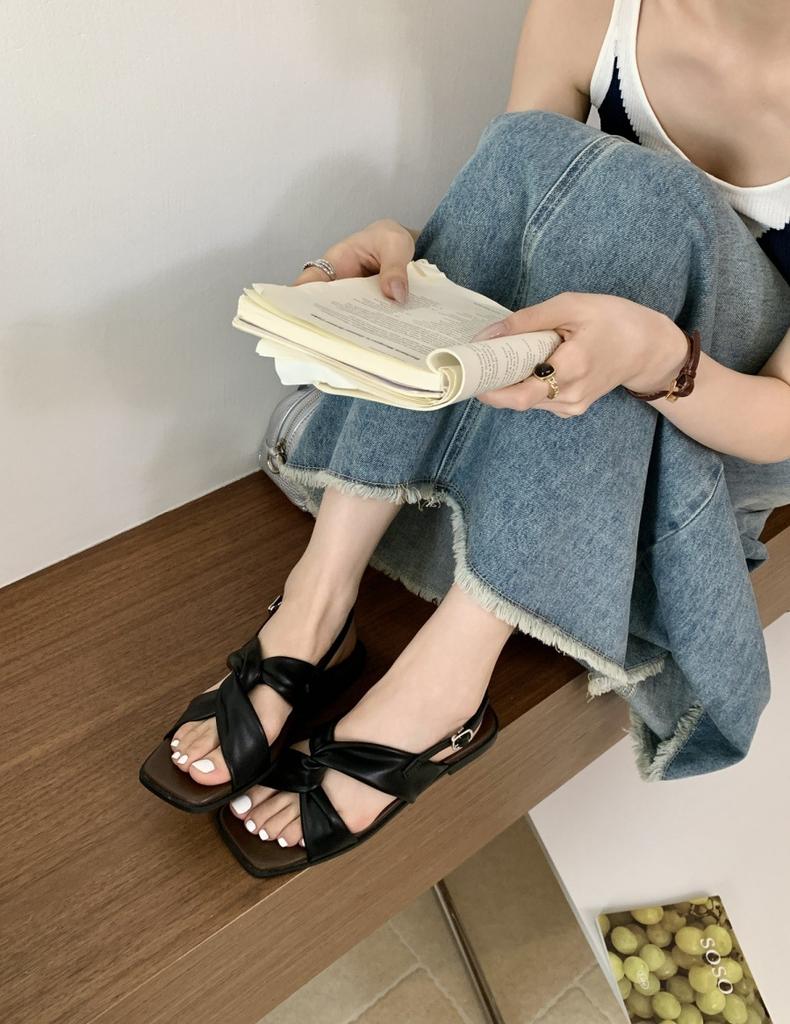 2025 vintage Roman open-toed soft leather cross-strapped sandals women's outer wear summer flat bottom with skirt one-word sandals