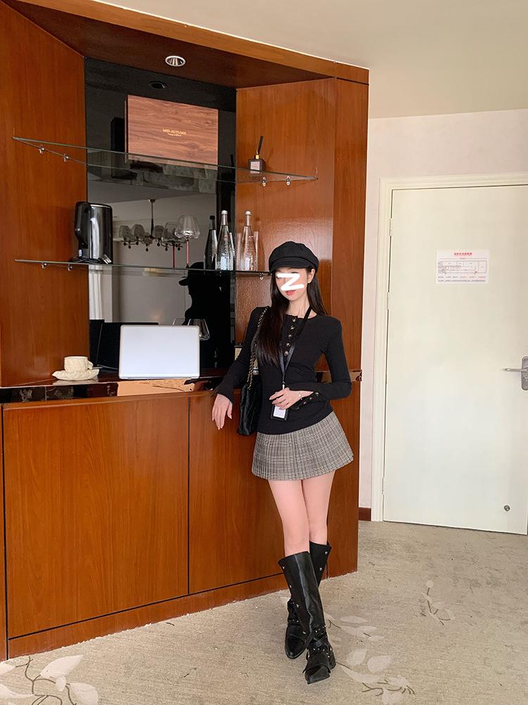 Spicy Girl Design V-Neck Button-Up Long-Sleeve Henley Top - Waist-Cinched, Slimming for Autumn/Winter