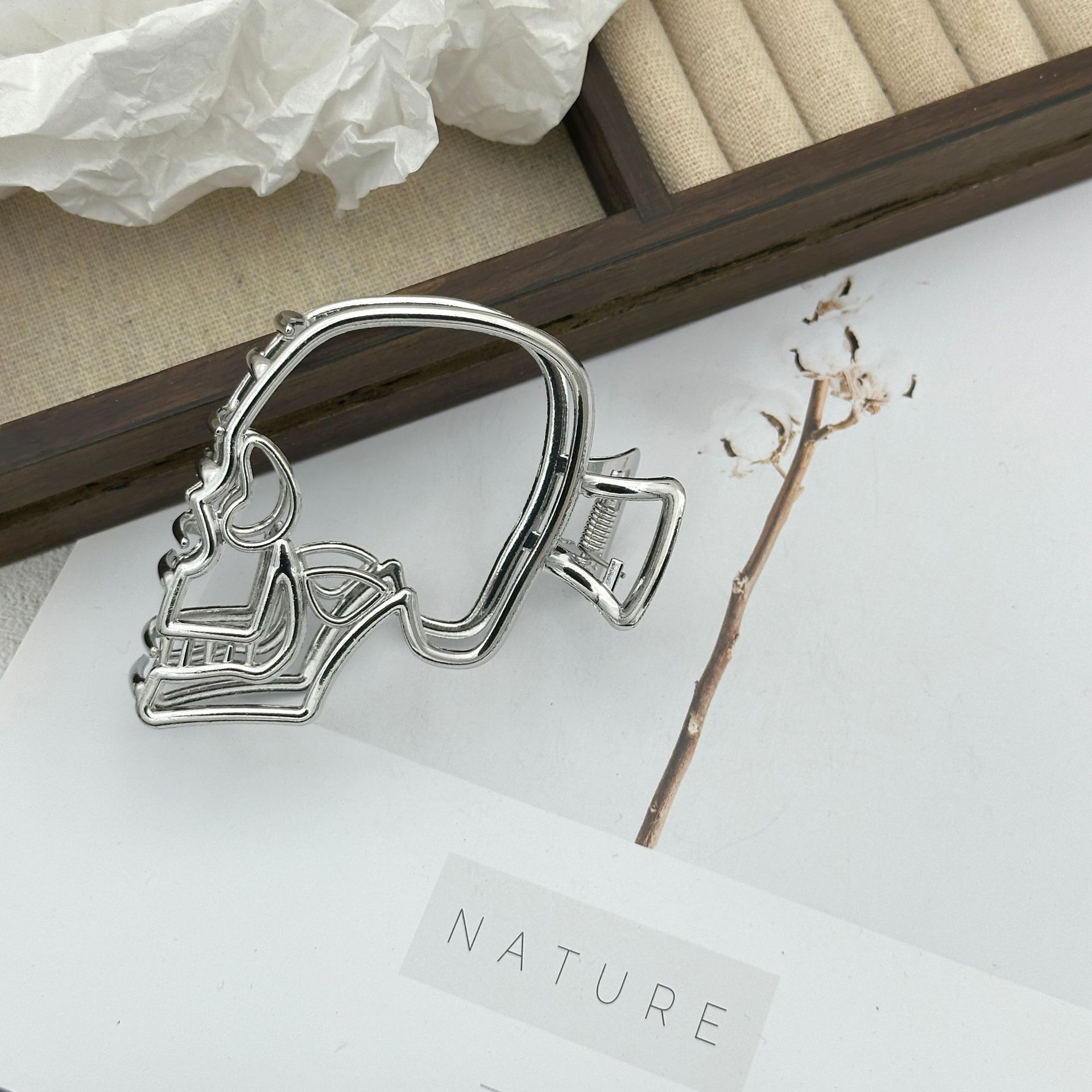 

Готический Темный Черный Панк Стиль Заколка для Волос Череп для Женщин Акула Щипки Задняя Часть Головы Зажим для Волос Полые Аксессуары для Волос