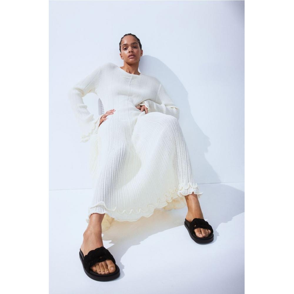 

Сандалии HM с плетеным ремешком, черные