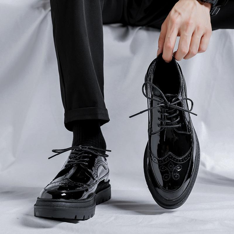 Glossy Leather Men Sneakers Fashion Upscale Luxury Casual Board Shoes Black Brogues Lace Up Casual Shoes Flats Zapatillas Hombre