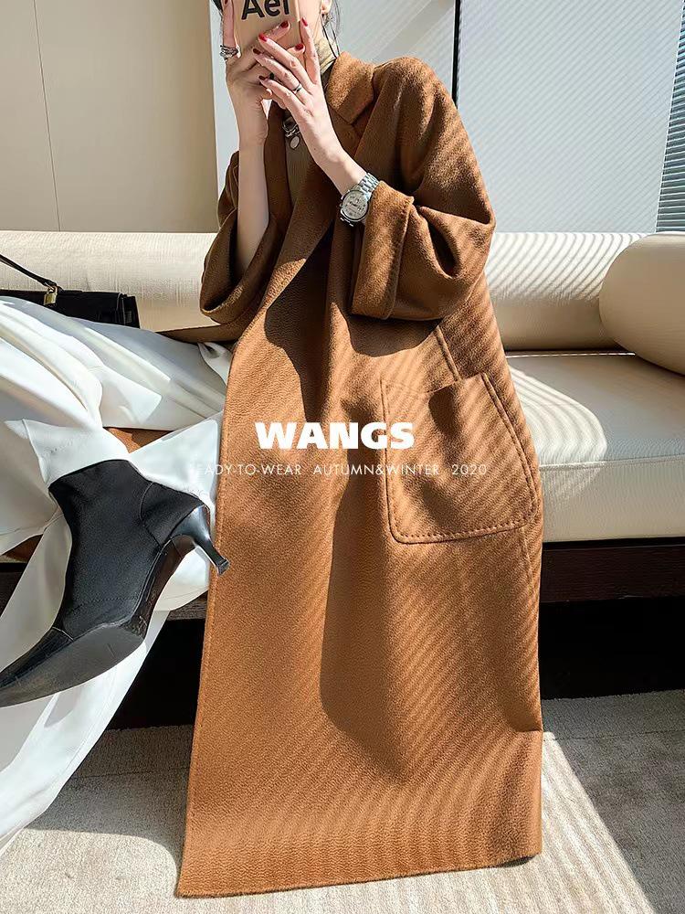 Max Family Style 2023 Women's Extra Long Wool Coat in New Water Ripple Design