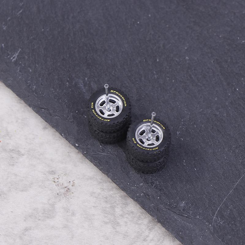 1 Pair Of 1/64 Off-Road Wheels 15Mm Dia Rubber Tires + Wheel 1:64 Model Car Suv Modified Parts For Remote Control Car