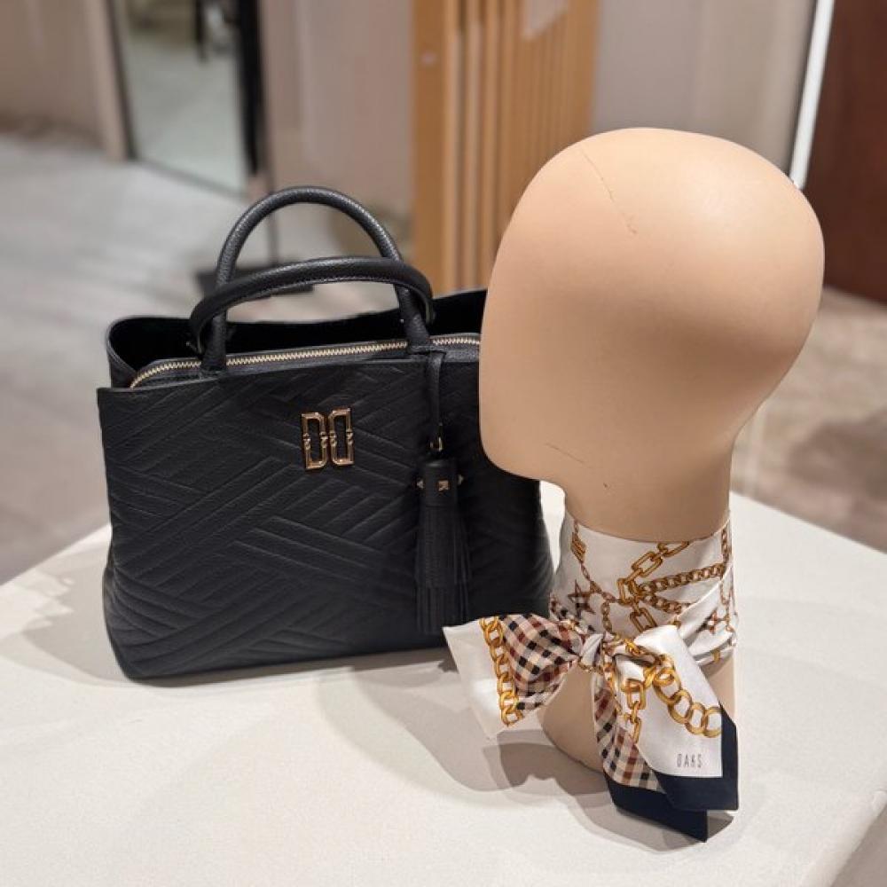 Daks Black Carlyle Leather Small Tote Bag   Beige Chain Print Silk Scarf Dcba6e3