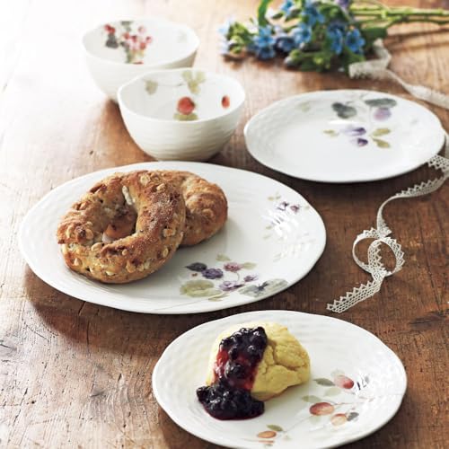 NARUMI Lucy Garden Plate Set, 24cm Diameter, Berry Pattern, Set of 2, Stylish and Cute Relief Design, Microwave and Dishwasher Safe, Gift Boxed, 96011