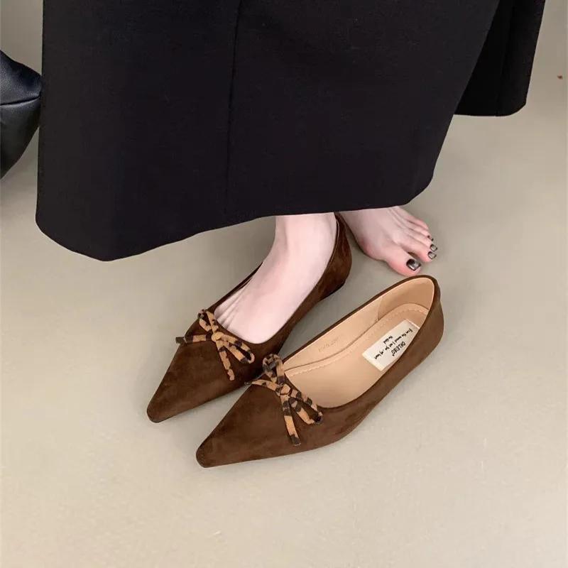 Módní dámské ploché boty 2025 jaro nové leopardí špičaté mělké semišové s motýlkovou mašlí měkká podrážka protiskluzové boty odolné proti opotřebení