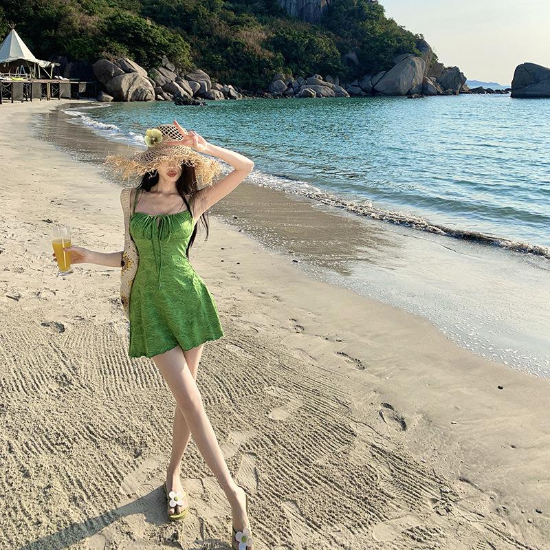 Spring and summer new French retro vacation texture green suspender tube top dress short skirt