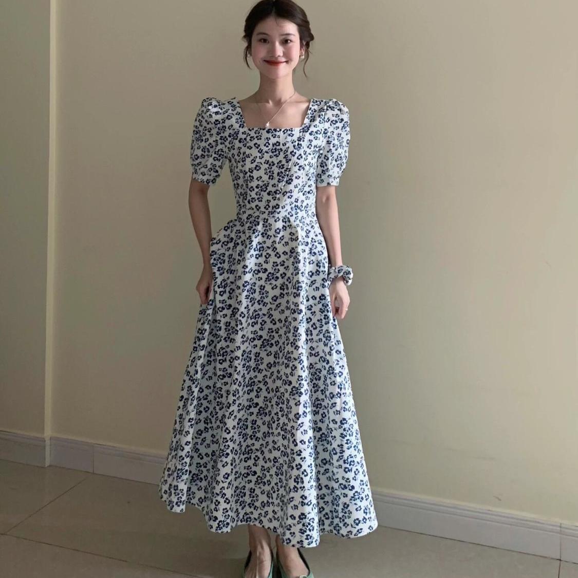 

Elegant French Floral Summer Dress with Waist-Cinching Square Neck and Puff Sleeves - Perfect for Tea Parties and Dates. S (recommended for up to 49kg)