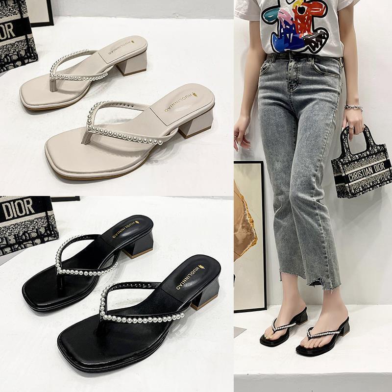 Pinch foot flip-flops women's summer wear 2025 new Internet celebrity sense design sense niche thick heel pearl sandals